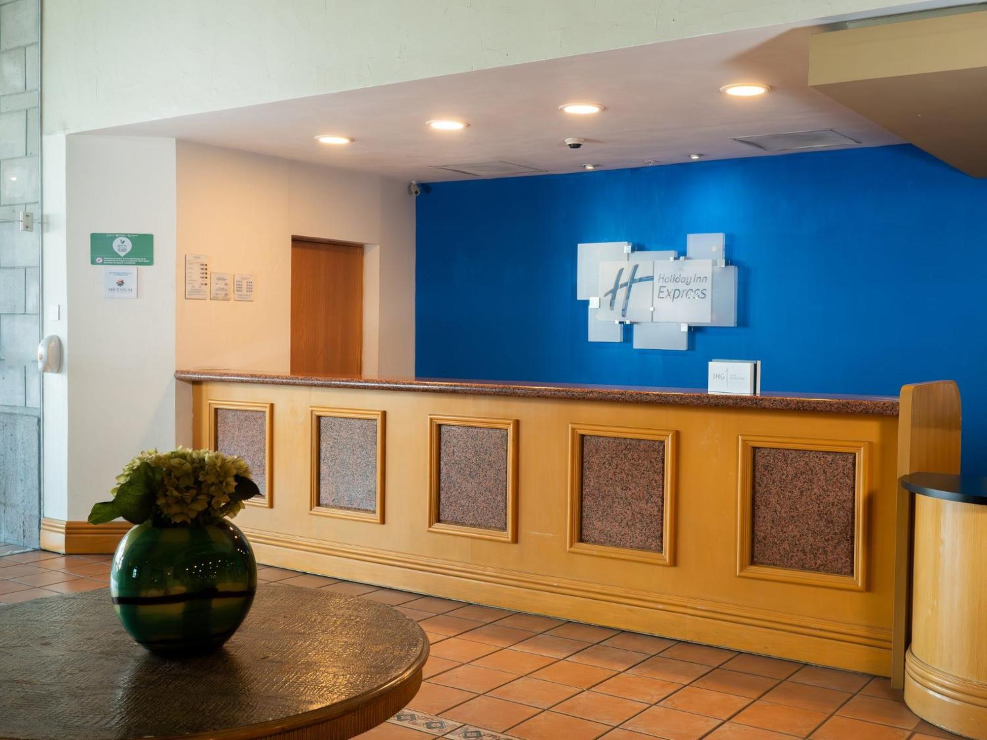 Holiday Inn Express Silao-Aeropuerto Bajio By Ihg Ngoại thất bức ảnh