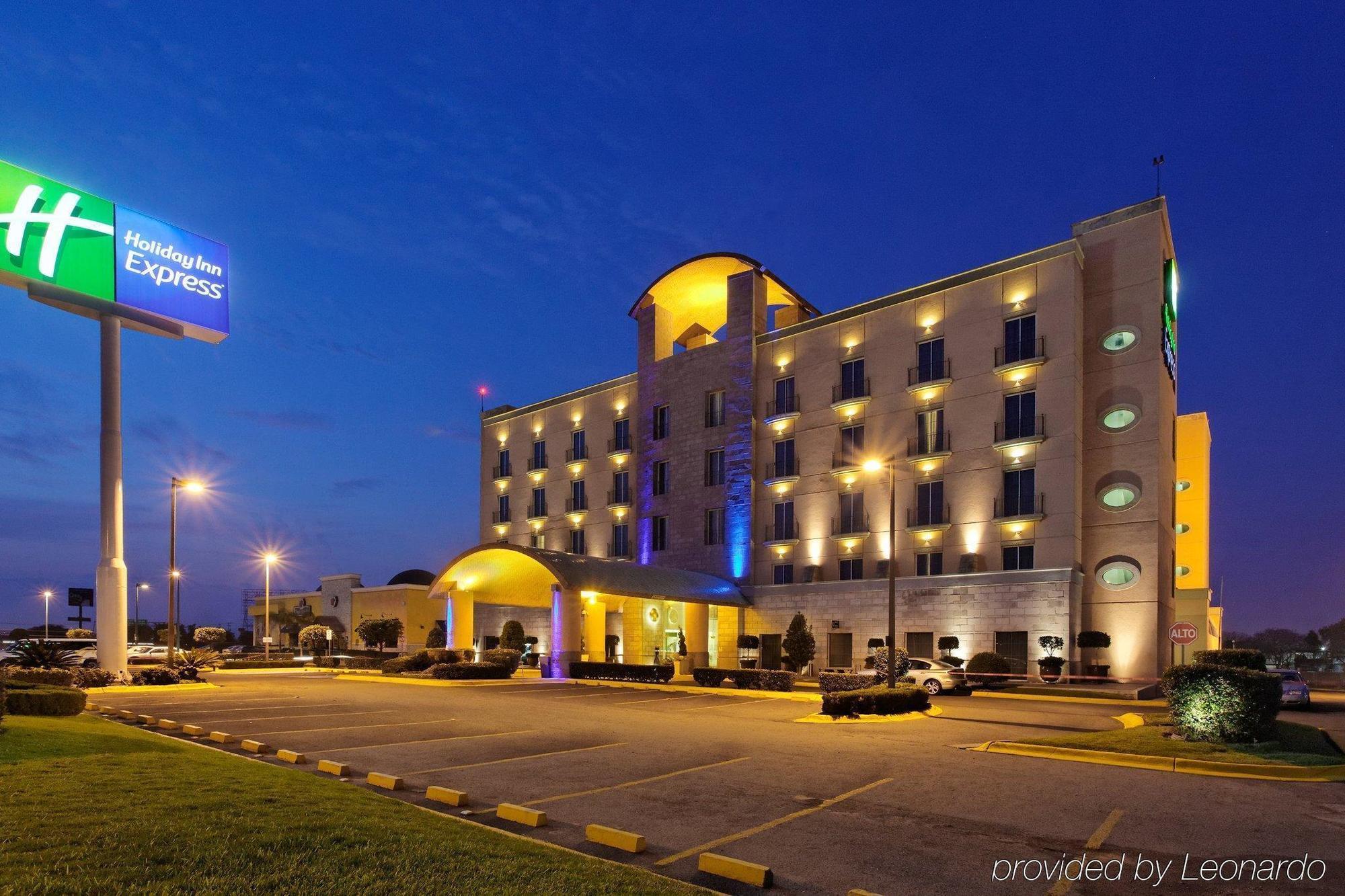 Holiday Inn Express Silao-Aeropuerto Bajio By Ihg Ngoại thất bức ảnh